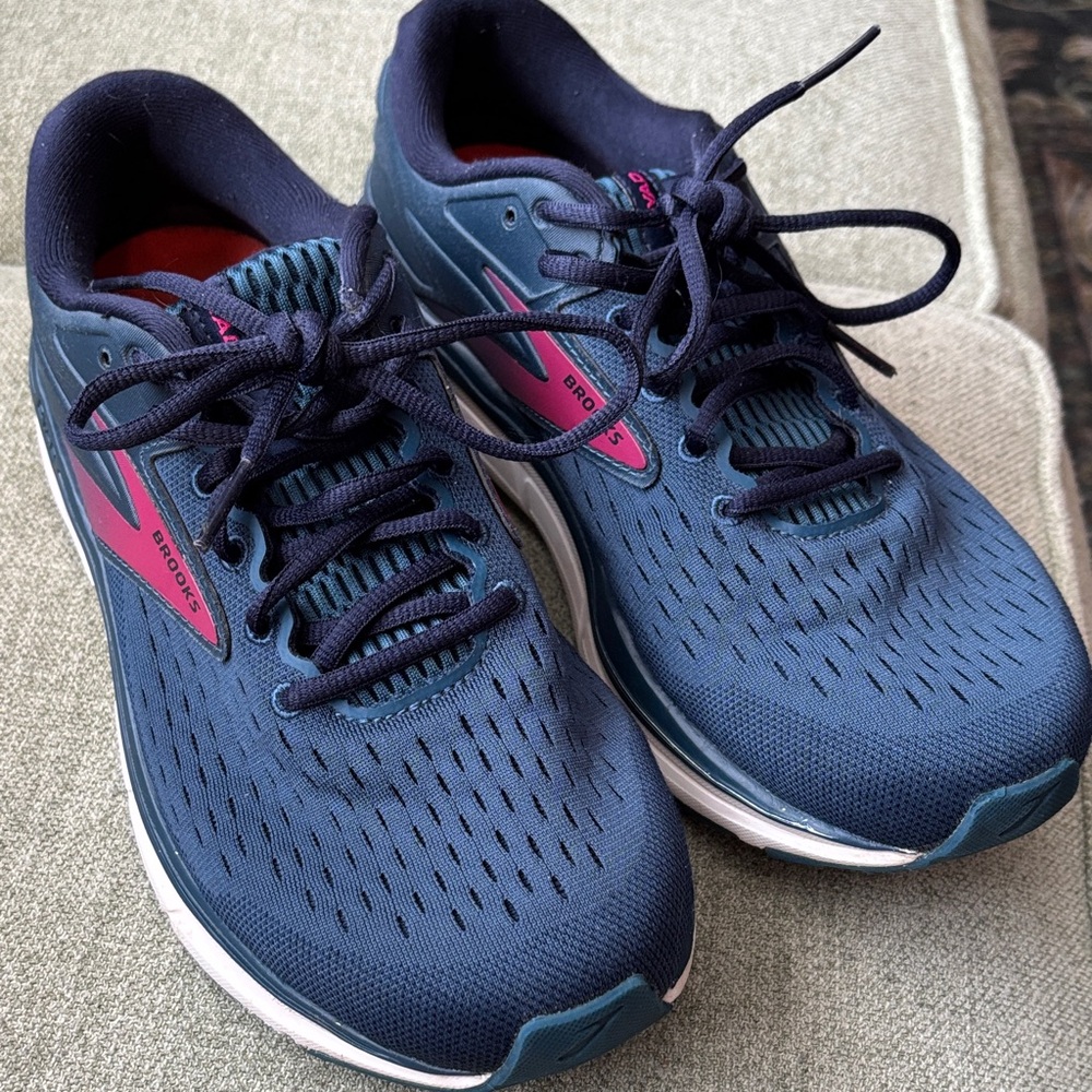 Brooks Walking Shoes 10
